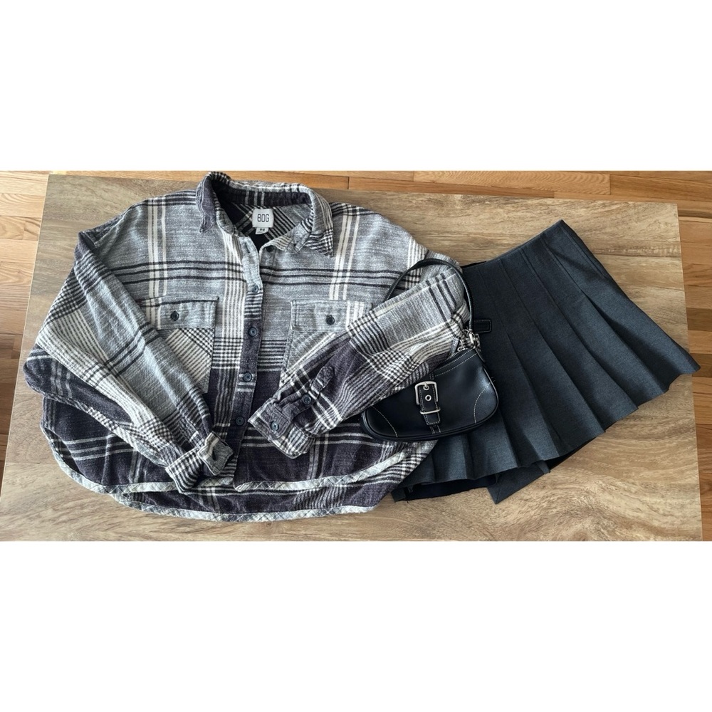 BDG by Urban outfitters cropped plaid top. - Gray